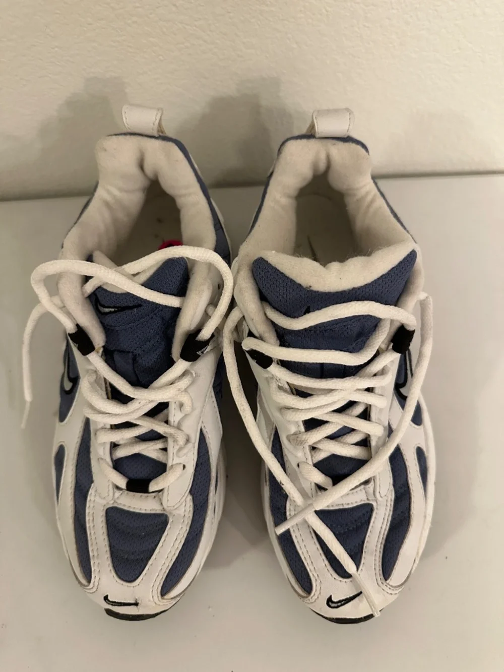 Vintage 1999 Nike Youth Running Sneakers White Navy Size 5.5Y 954021-401